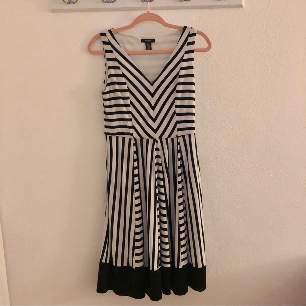 Alfani Black and White dress with pockets